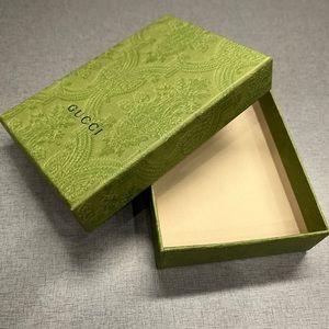 Brand new Gucci case.